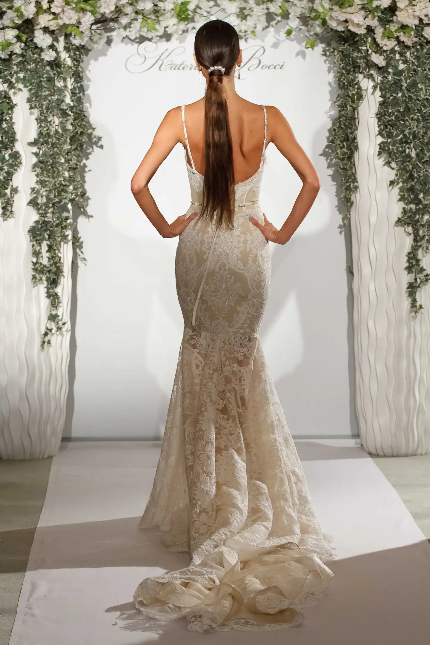 Adrienne houghton wedding dress | Beachweddingtips.com