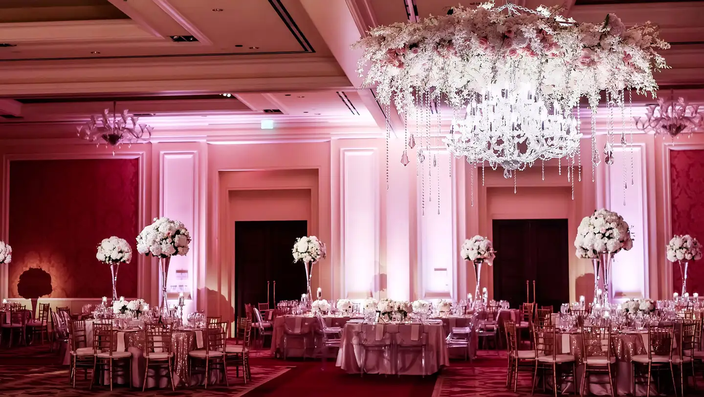 Blush uplighting wedding | Beachweddingtips.com