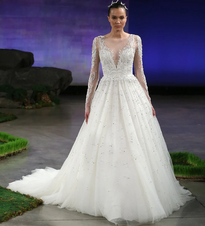 nicky hilton wedding dress designer Did you know Elizabeth Taylor's first wedding dress became one of  Hollywood's most famous bridal looks? When 18-year-old Elizabeth Taylor  married hotel heir Nicky Hilton in 1950, the wedding was treated like