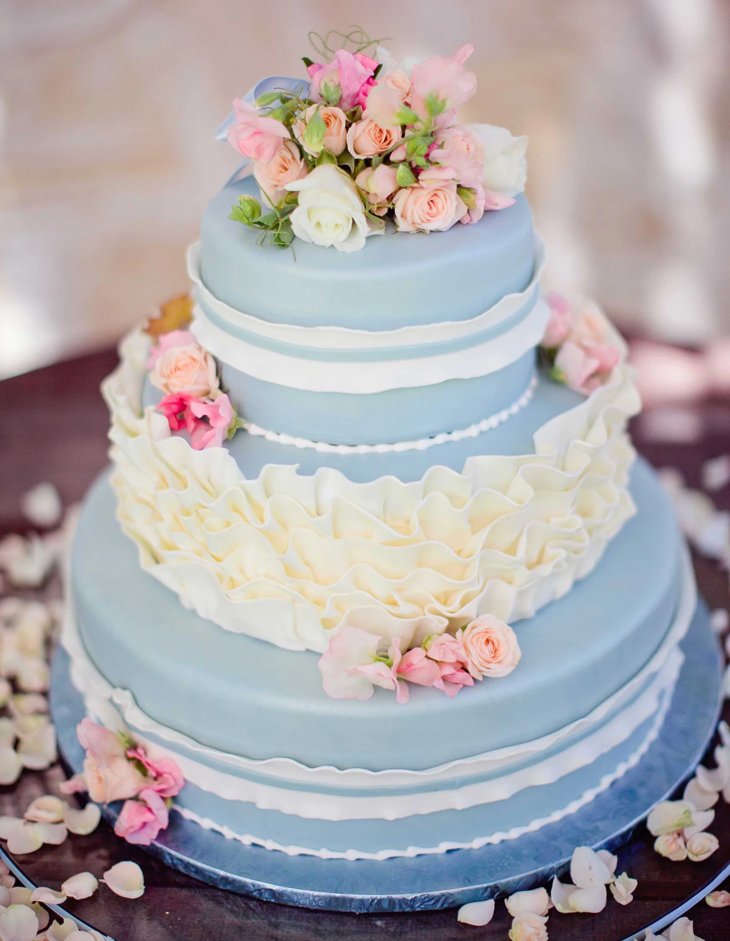 Small Wedding Cakes Everyone Will Love - Inside Weddings, image size:1440x1855