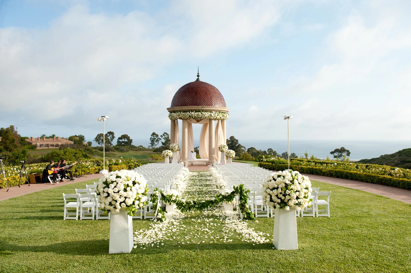Breathtaking Outdoor Locations Perfect for a Spring Ceremony