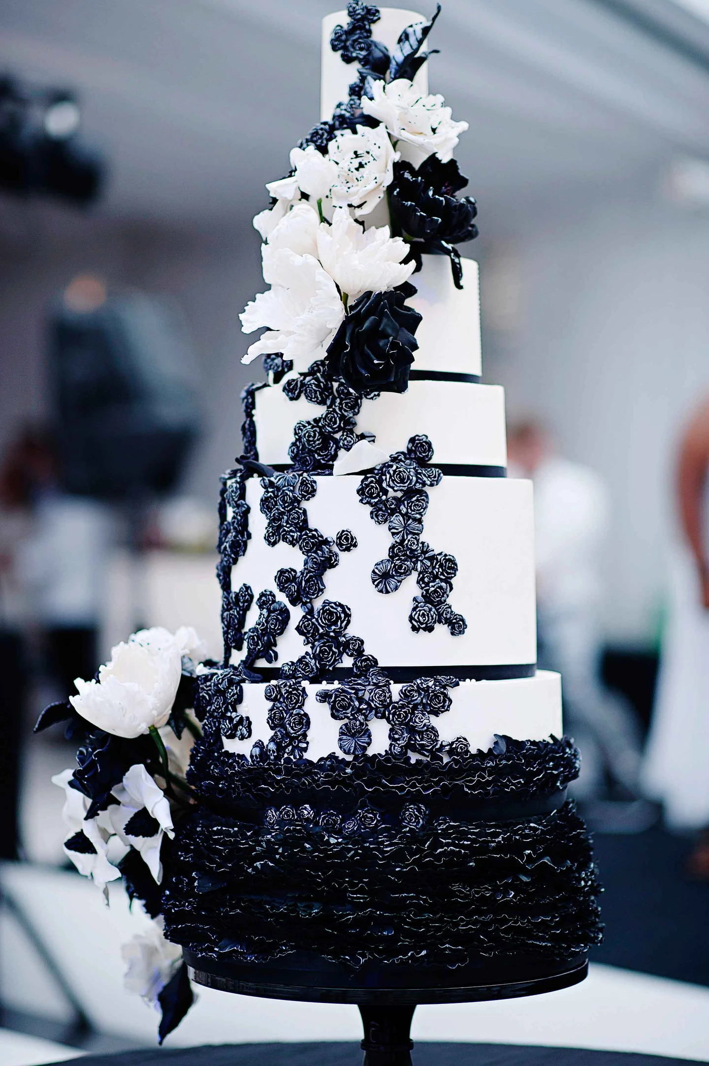 21+ Non-Traditional Wedding Cake Ideas | Inside Weddings, image size:1440x2164