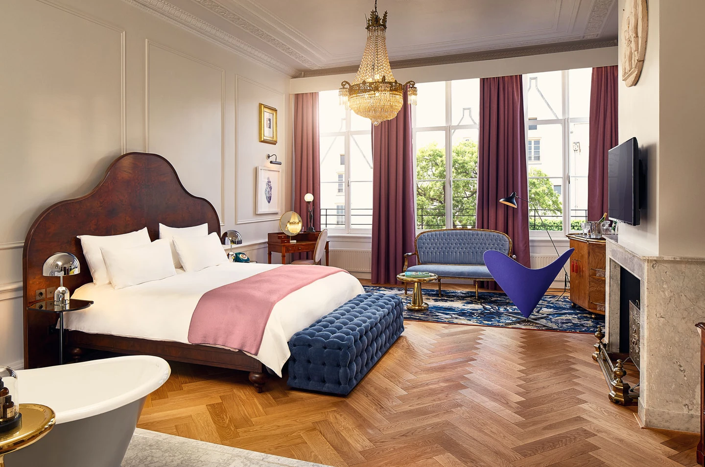 12 Honeymoon Suites for Newlyweds Around the World