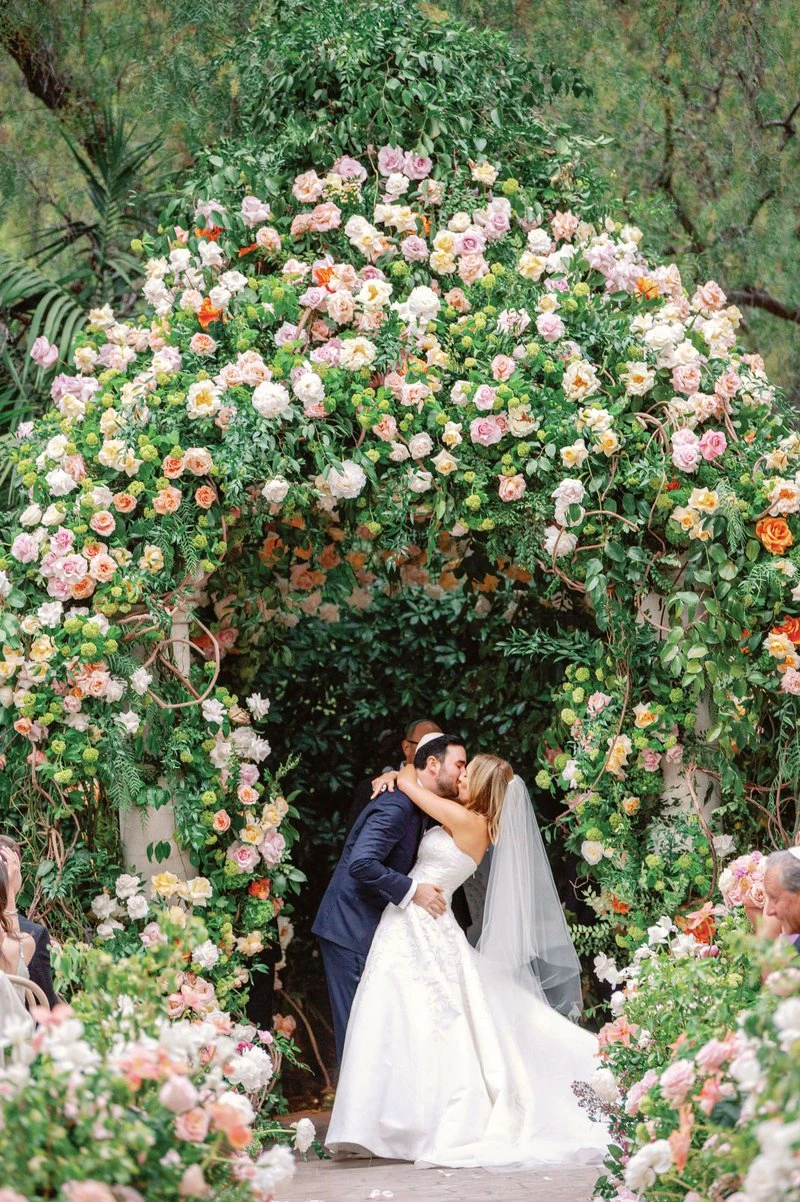 Pastel Wedding Ideas Perfect for Spring - Inside Weddings, image size:800x1202