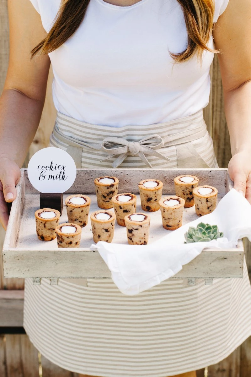 Late-Night Wedding Snacks to Serve on the Dance Floor